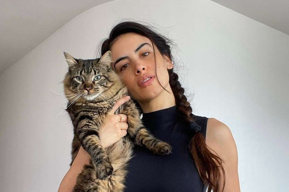 La presentadora recibió cientos de críticas por un video donde aparece bailando en ropa interior junto a su gato Júpiter.