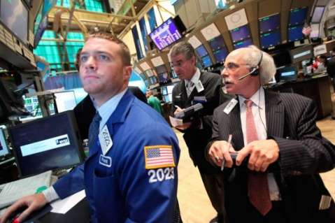 Wall Street sigue intranquilo y de capa caída