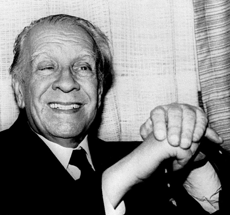 Fotografía tomada el 22 de agosto de 1981 del autor argentino Jorge Luis Borges, quien escribió el poema "1964".