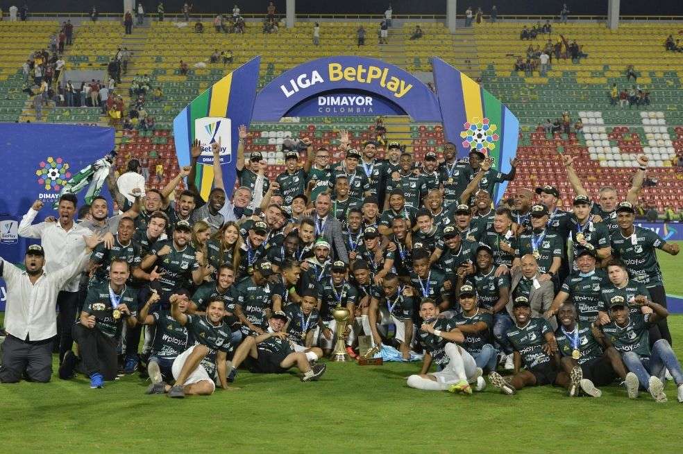 Fotos de las nóminas que han salido campeonas con Deportivo Cali.