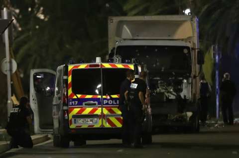 Aumenta a 73 el número de muertos por ataque de camión en Francia