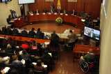 Piden desde revocatoria hasta constituyente