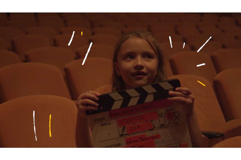 El primer documental de Teatropedia disponible en Escuela Plus de DirecTV es “Isabella va a la ópera”, que presenta pormenores de la producción de uno de los grandes montajes de ópera que se han presentado en el Teatro Mayor.