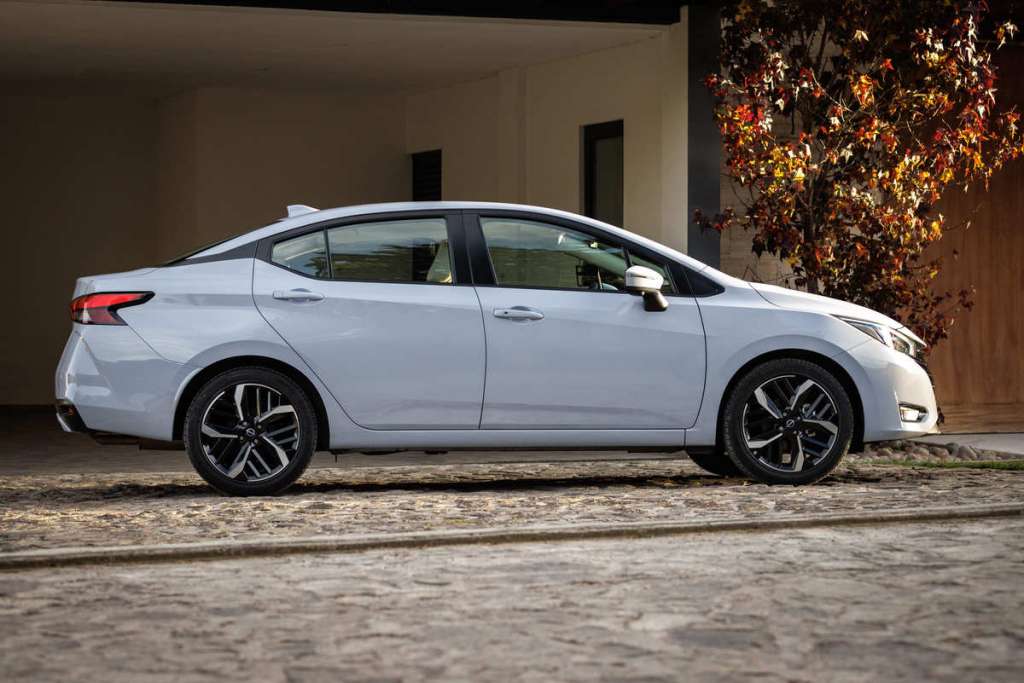 En las plantas productivas de Nissan en Brasil y México, el proceso de pintado incluye un horneo de aproximadamente 20 minutos a 140 °C.