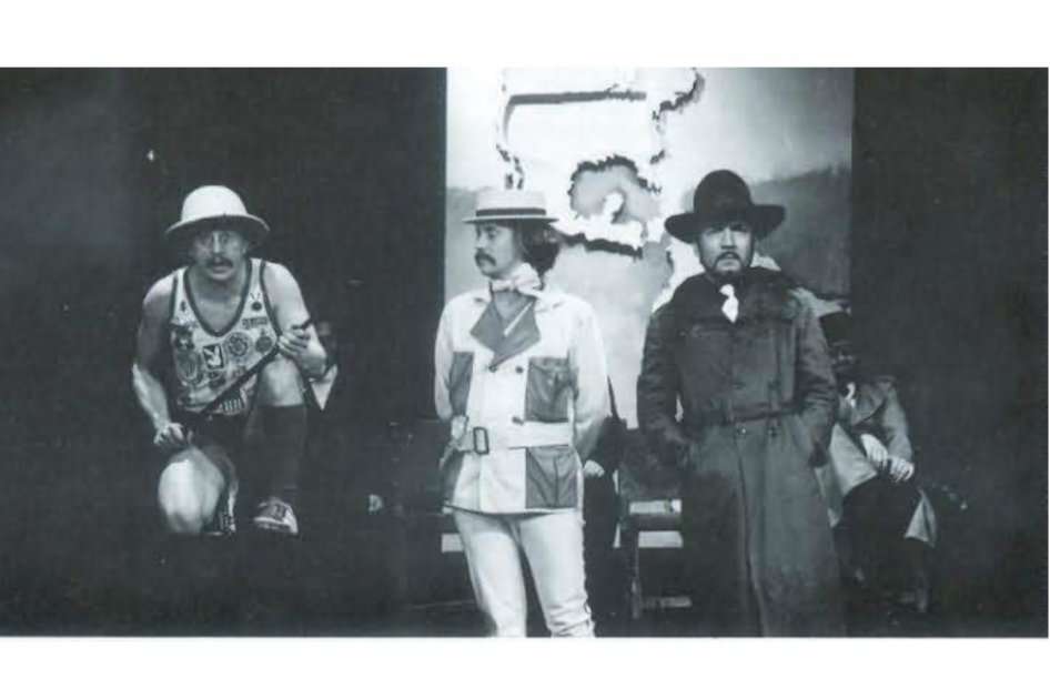 Escena de "I took Panamá". / Foto: Jaime Valbuena. Teatro Popular de Bogotá, 25 años: Centro de Artes Dramáticas y Audiovisuales; 1968 -1993. Catálogo del TPB. 1993 Produgraf Ltda. 