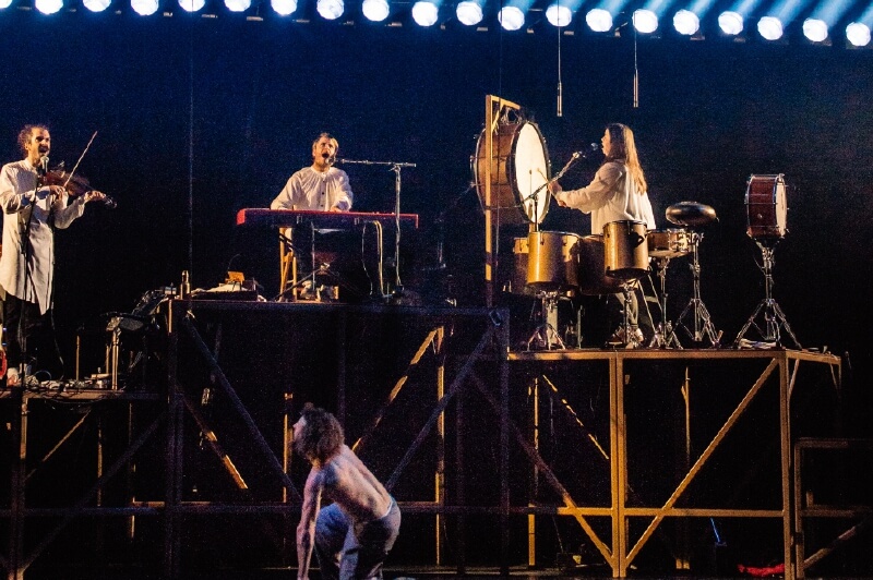 Cirque Alfonse presenta “Tabarnak”, que significa a la vez frío y calor, o sacro y profano. / Cortesía
