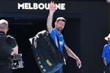 Djokovic, indignado, muestra resonancia de la lesión que lo retiró ante Zverev