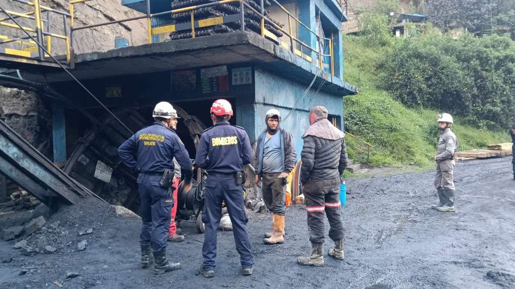 Tras una explosión ocurrida la tarde del lunes 4 de mayo, 14 trabajadores del lugar quedaron atrapados. Se presume que la emergencia la suscitó una acumulación de gases.