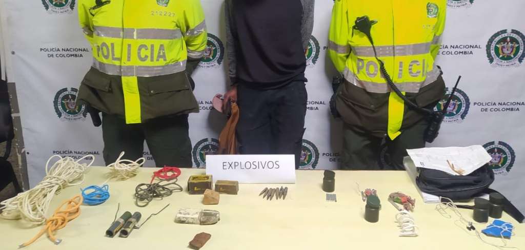 En Usme capturaron a un sujeto que llevaba una maleta con material explosivo.