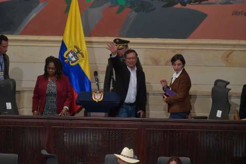 Calles, día cívico y pelea por agenda del Congreso: así se calientan los bandos