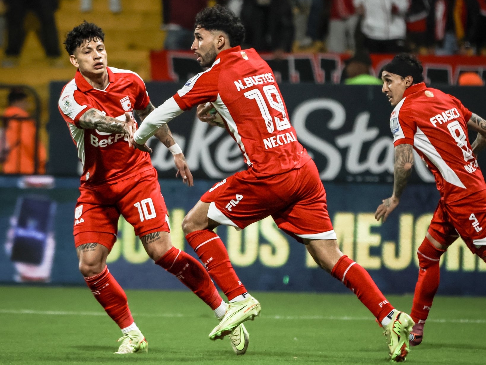 Nahuel Bustos celebrando el empate 1-1 frente a Fortaleza en la novena fecha de la Liga Betplay 2026-I.
