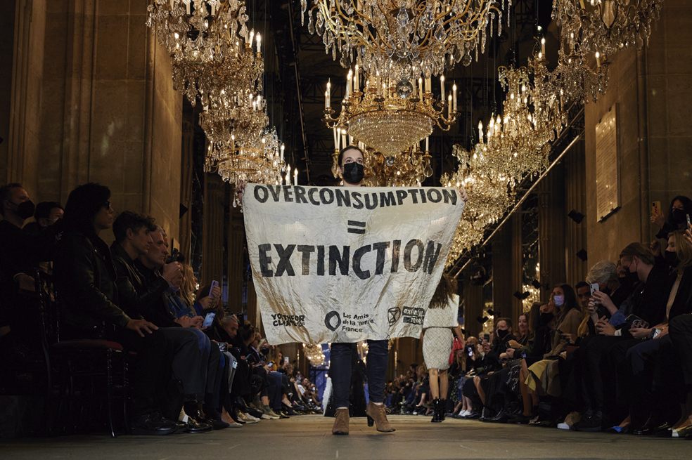 Te contamos qué sucedió en medio del desfile y por qué se realizaron las protestas.