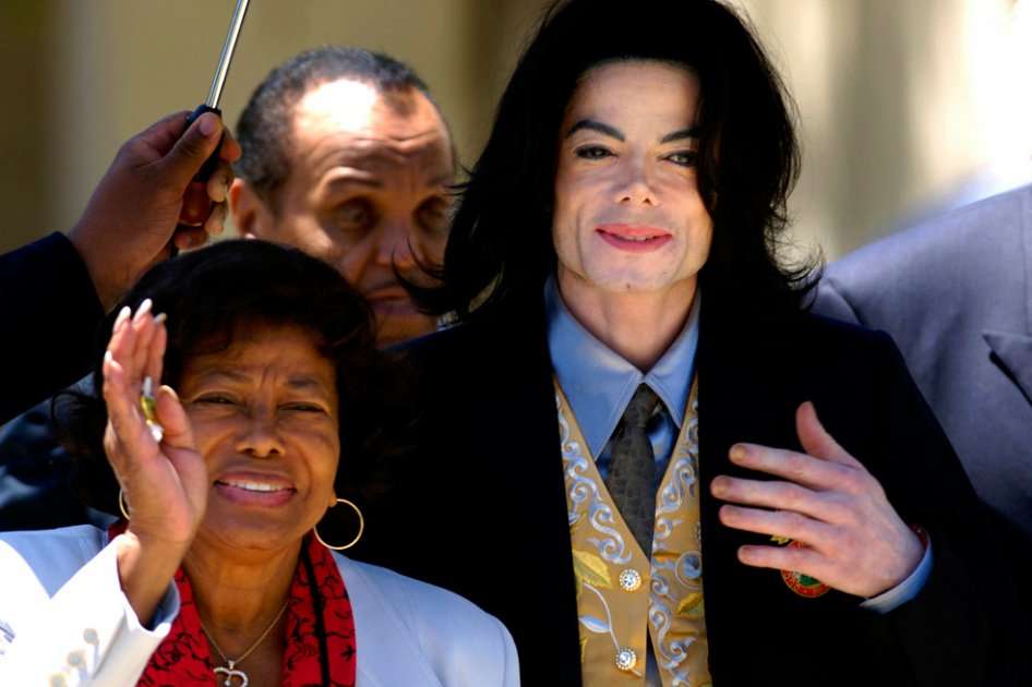 Michael Jackson junto a sus padres, Katherine y Joe. / Archivo
