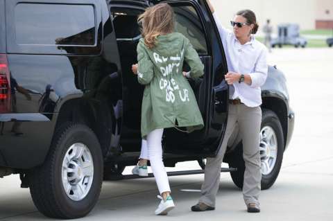 "Realmente no me importa, ¿y a ti?": el mensaje de la chaqueta de Melania Trump