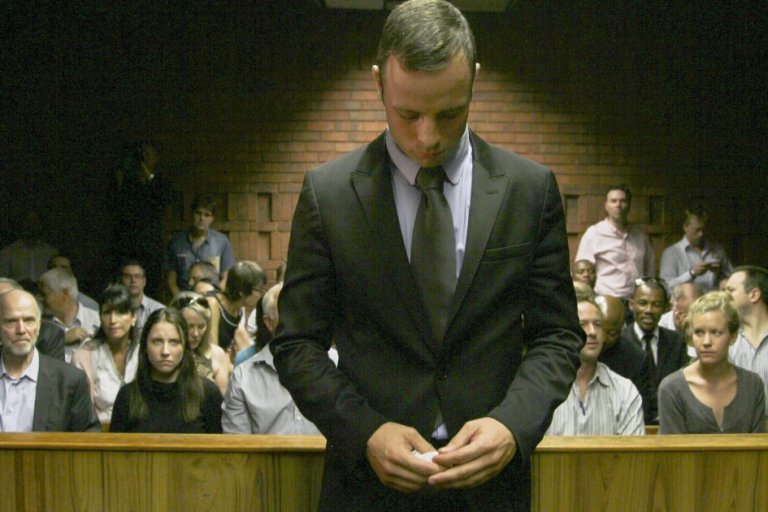 Investigador de caso Pistorius tiene 7 cargos por intento de asesinato