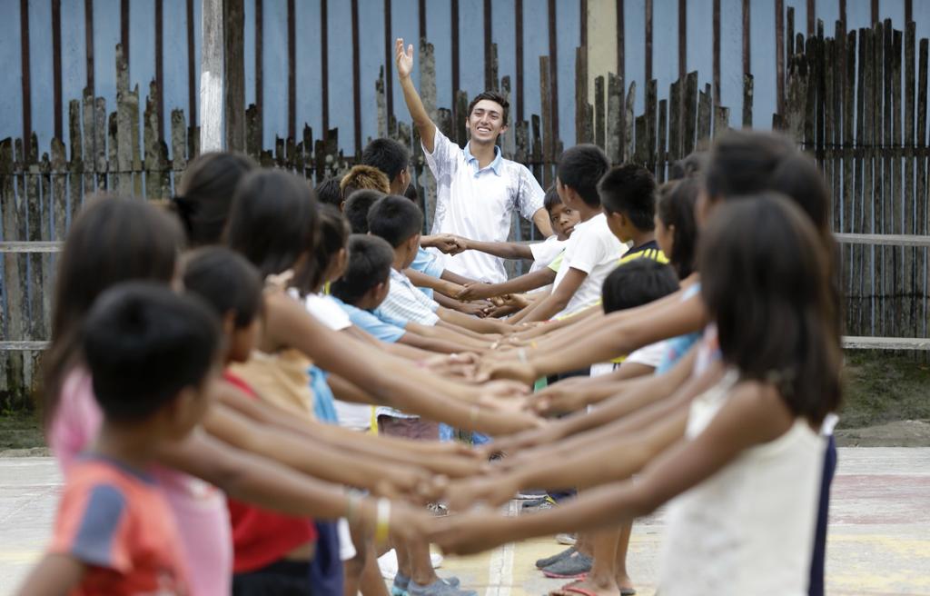 •	El diplomado está dirigido a docentes de básica primaria, líderes comunitarios, estudiantes de Servicio Social del Estudiantado y docentes de secundaria que quieran reforzar conocimientos en educación física.