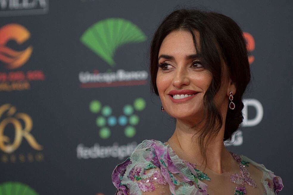 Penélope Cruz deslumbra en la alfombra roja de los Goya 2020