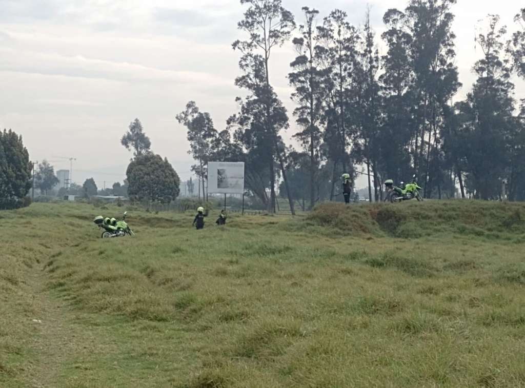 Residentes del barrio El Tintal reportaron el hallazgo de los cuerpos sin vida de dos personas.