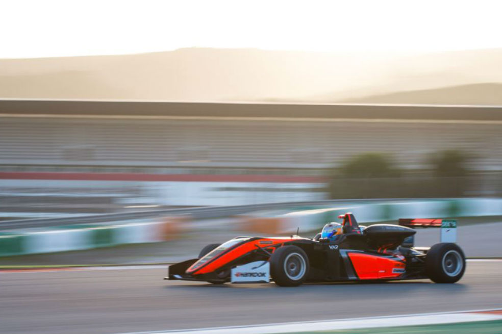 Sophia Floersch, piloto de F3. / Página oficial