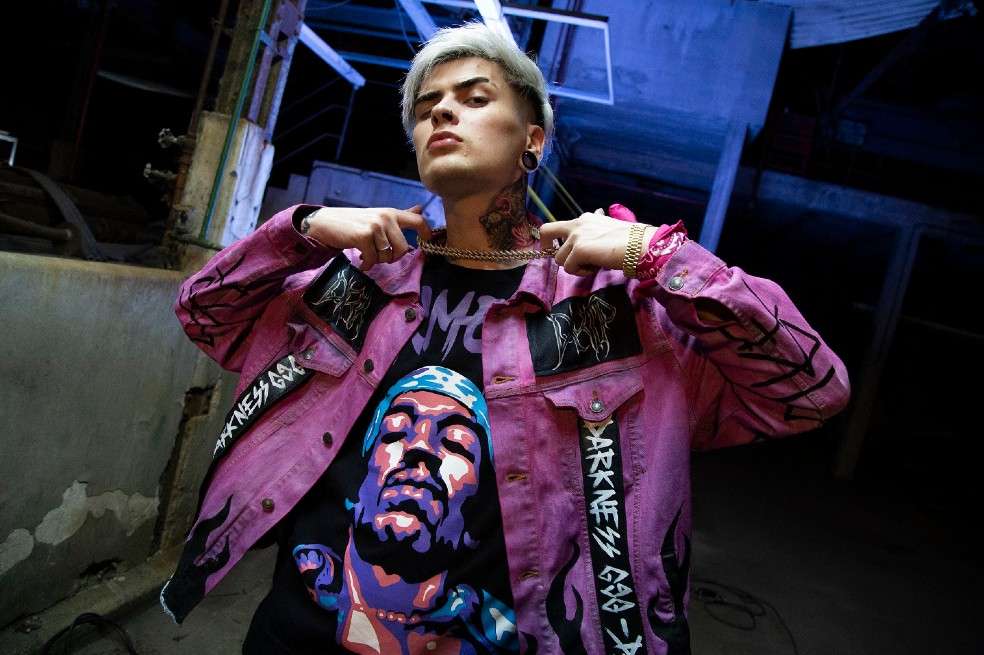 Lit Killah estrenó el sencillo "Change" el 18 de febrero y ya cuenta con 1,128,809 vistas y es número 12 en tendencia de YouTube.