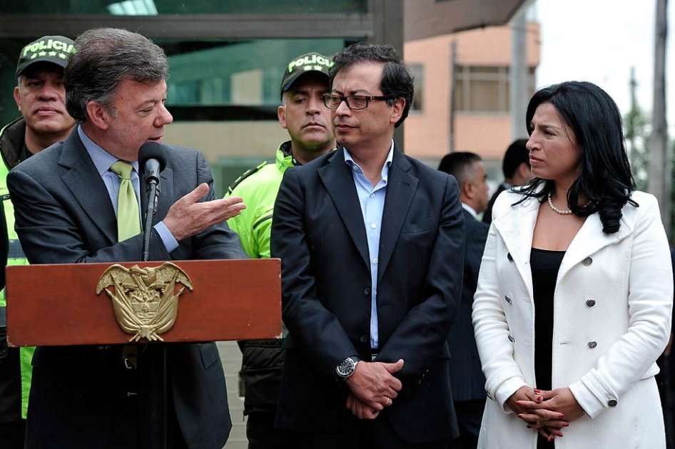 El presidente Juan Manuel Santos, el alcalde de Bogotá, Gustavo Petro. y