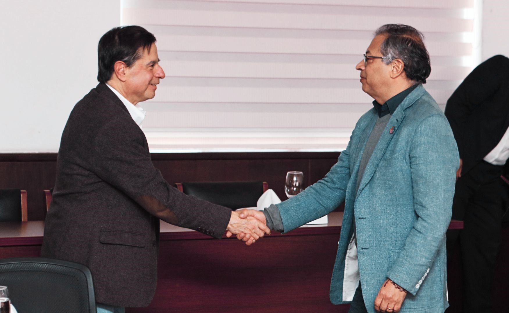 Ministro del Interior, Juan Fernando Cristo, y presidente Gustavo Petro.