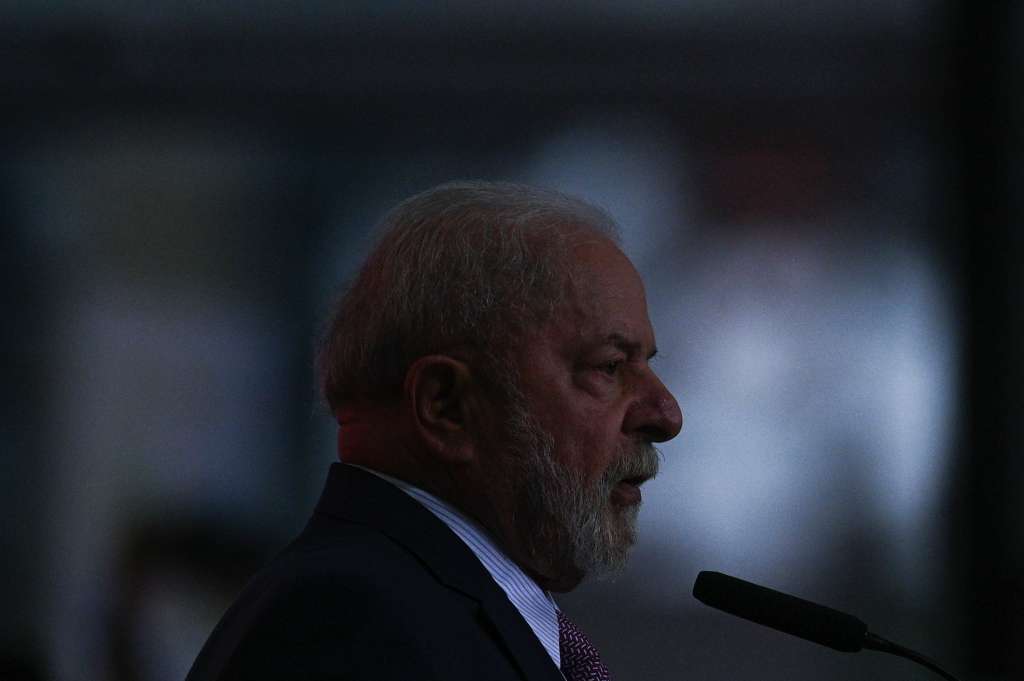 AME4506. BRASILIA (BRASIL), 21/03/2023.- El presidente de Brasil Luiz Inácio Lula da Silva pronuncia un discurso en la celebración de los 20 años de políticas de igualdad racial en Brasil hoy, en el Palacio del Planalto en Brasilia (Brasil). Lula da Silva anunció este martes un conjunto de medidas para combatir la discriminación racial y reducir las desigualdades históricas que afronta la población negra, a pesar de ser mayoritaria en el país. EFE/ Andre Borges