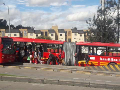 Se varó uno de los nuevos buses de Transmilenio en la localidad de Suba