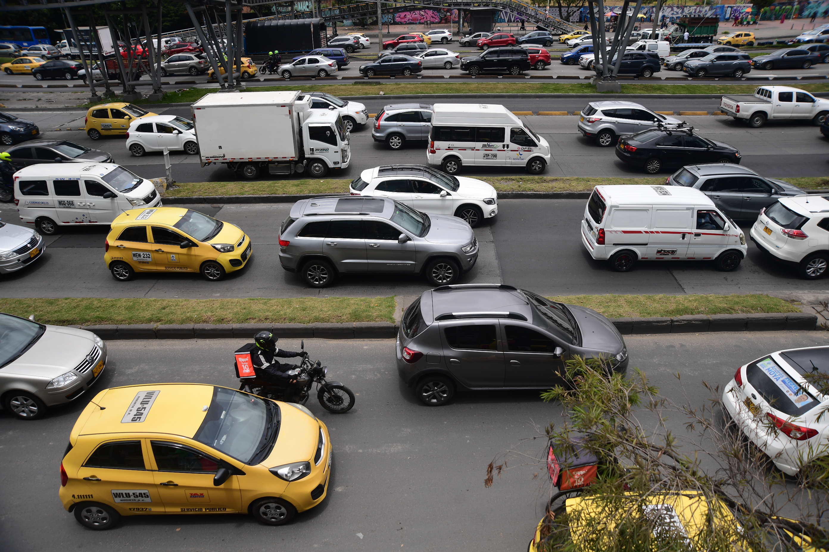 Tráfico pesado y múltiples trancones en varios puntos de la capital.