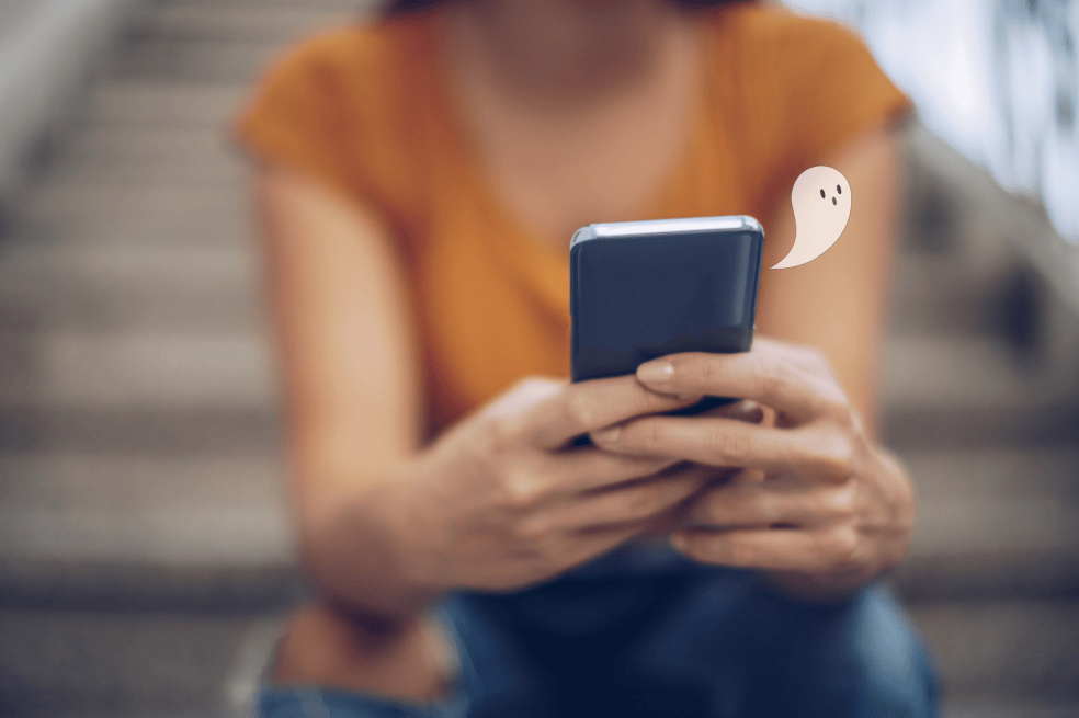 ¿Sabes cómo es el ghosting? Te contamos cuáles son las 5 etapas del ghosting para que las puedas identificar y alejarte de la persona que te las esté aplicando.