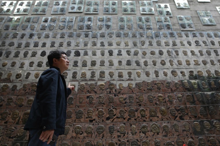 Los chinos rememoran entre ruinas el trauma del terremoto de hace 10 años