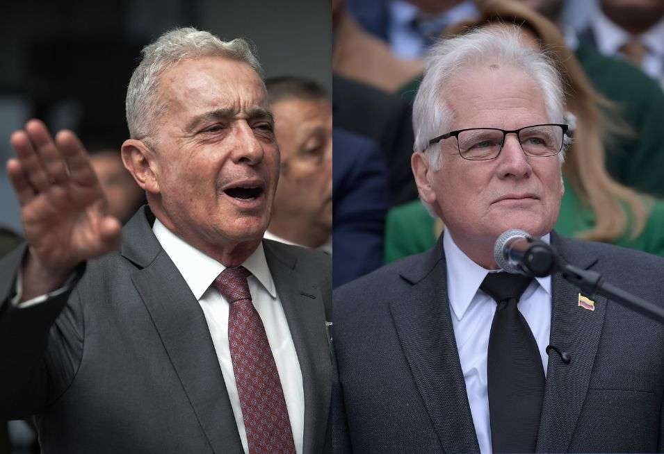 Uribe sale de la consulta del Centro Democrático