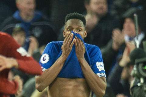 Yerry Mina fue titular en el empate del Everton ante el Watford