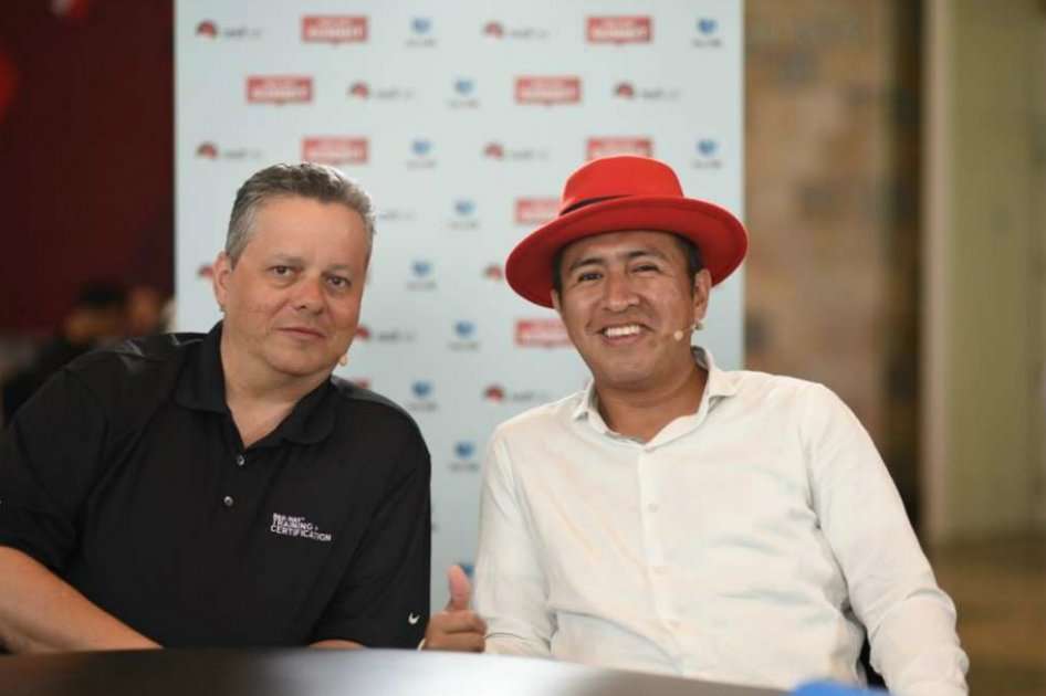 Felipe Ceballos (derecha), ingeniero en la empresa SEAQ. / Cortesía - Red Hat