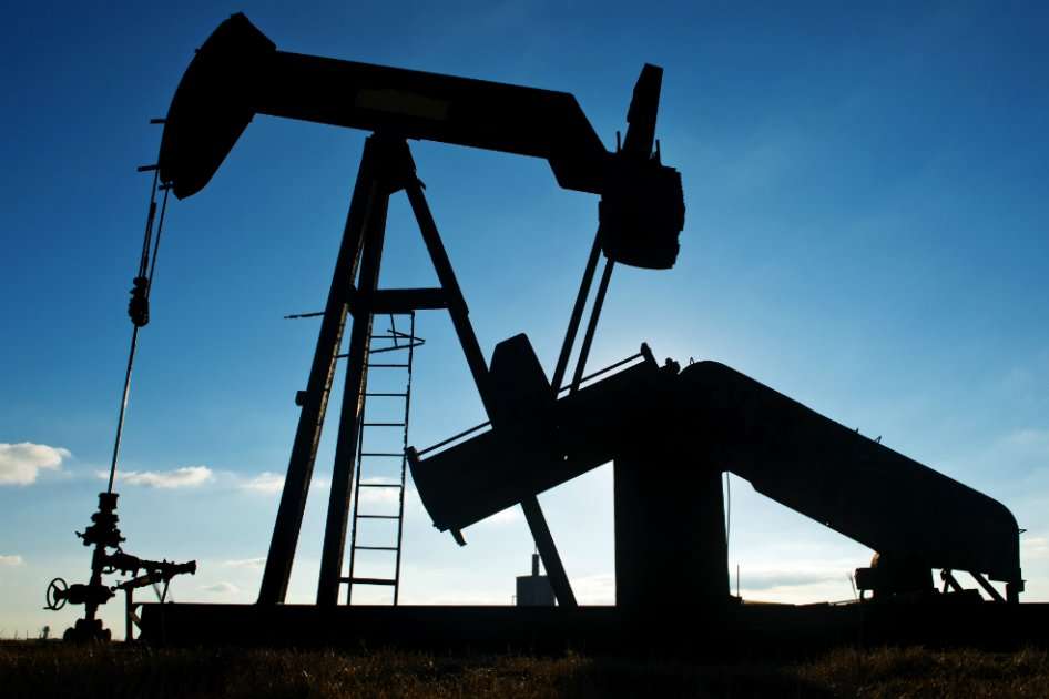 Un gato de la bomba opera en un campo petrolero cerca de Corpus Christi, Texas, Estados Unidos. / Bloomberg News