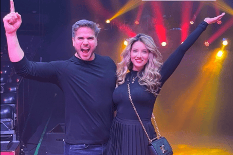 Daniel Arenas y Daniela Álvarez disfrutan de noche de amigos en Nueva York