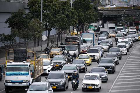 ¿Qué significa el aviso “no PDA” que llevan algunos carros y motos?