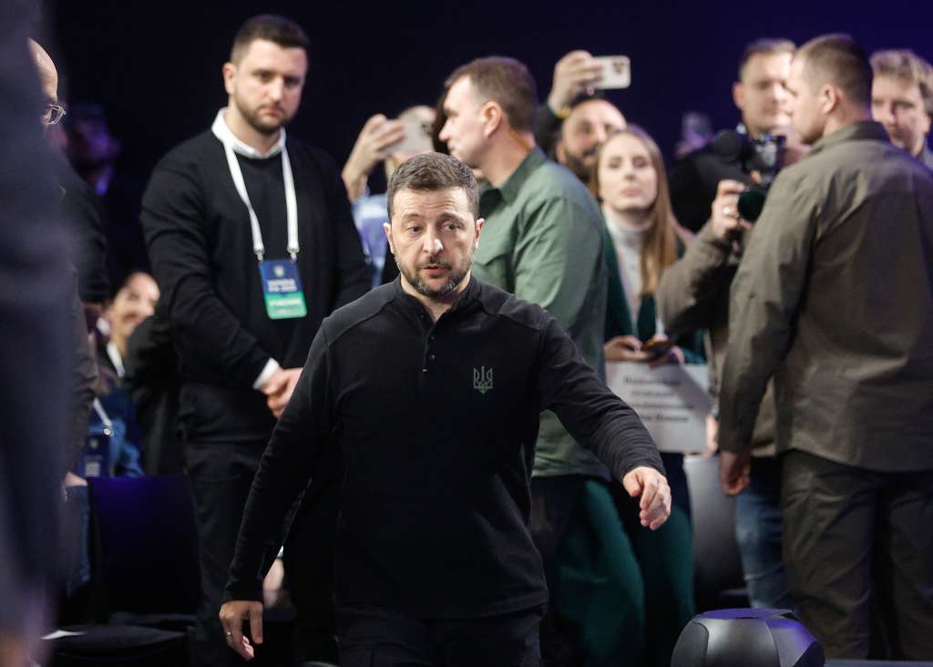 Kyiv (Ukraine), 23/02/2025.- Ukrainian President Volodymyr Zelensky during his press conference at the end of the forum 'Ukraine. Year 2025', in Kyiv, Ukraine, 23 February 2025, amid the Russian invasion. The 'Ukraine. Year 2025' forum took place with the participation of heads of state institutions one day before the third anniversary of the war in Ukraine, which began with Russia's full-scale invasion in 2022. The conflict has caused widespread destruction and a humanitarian crisis. (Rusia, Ucrania, Kiev) EFE/EPA/SERGEY DOLZHENKO