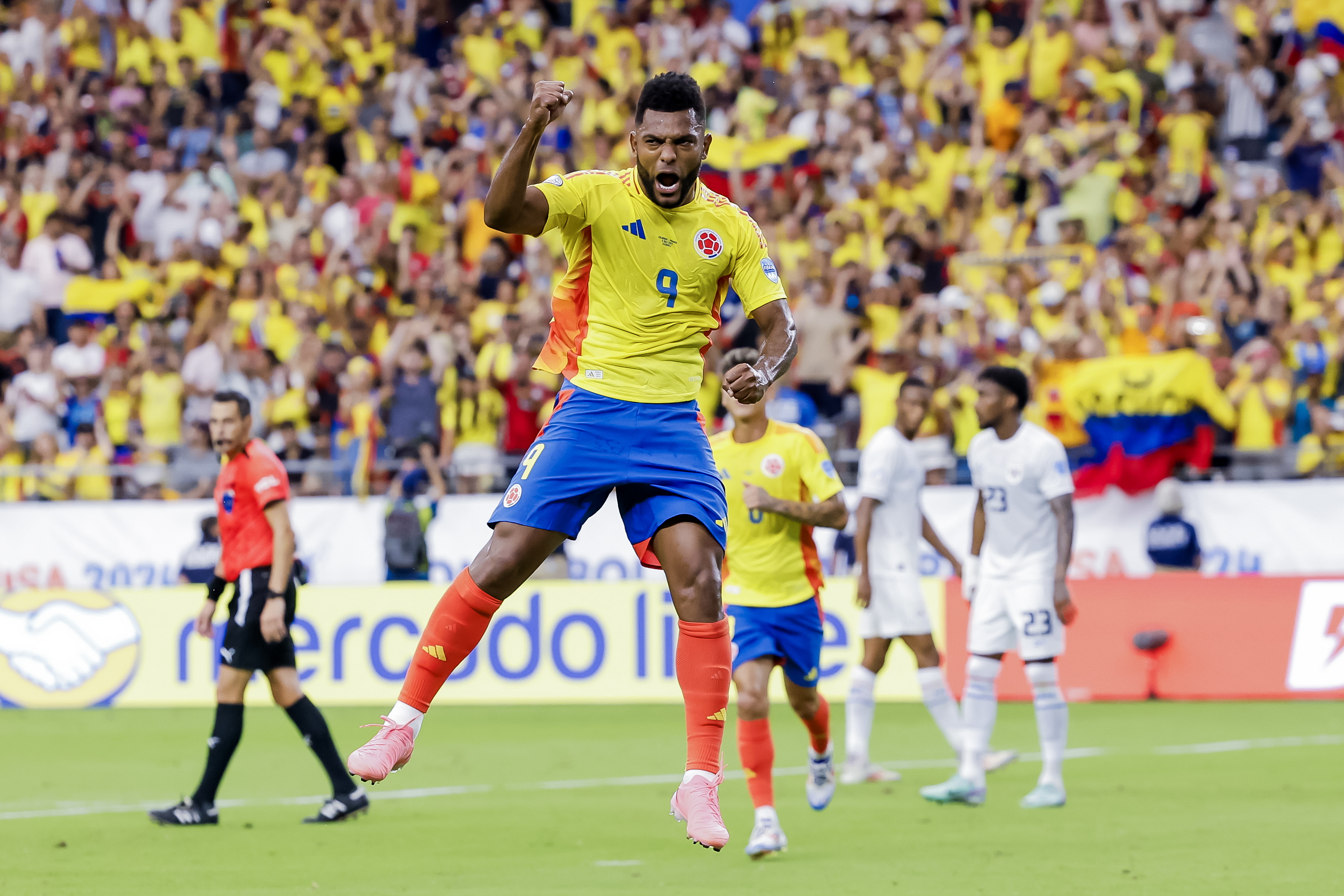Glendale (United States), 06/07/2024.- Miguel Borja of Colombia reacts after kicking the 5-0 goal on a penalty kick against Panama during the second half of the CONMEBOL Copa America 2024 Quarter-finals match between Colombia and Panama, in Glendale, Arizona, USA, 06 July 2024. EFE/EPA/JOHN G. MABANGLO