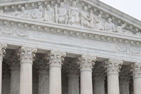 La Corte Suprema reactiva temporalmente el acceso a la píldora abortiva en Estados Unidos