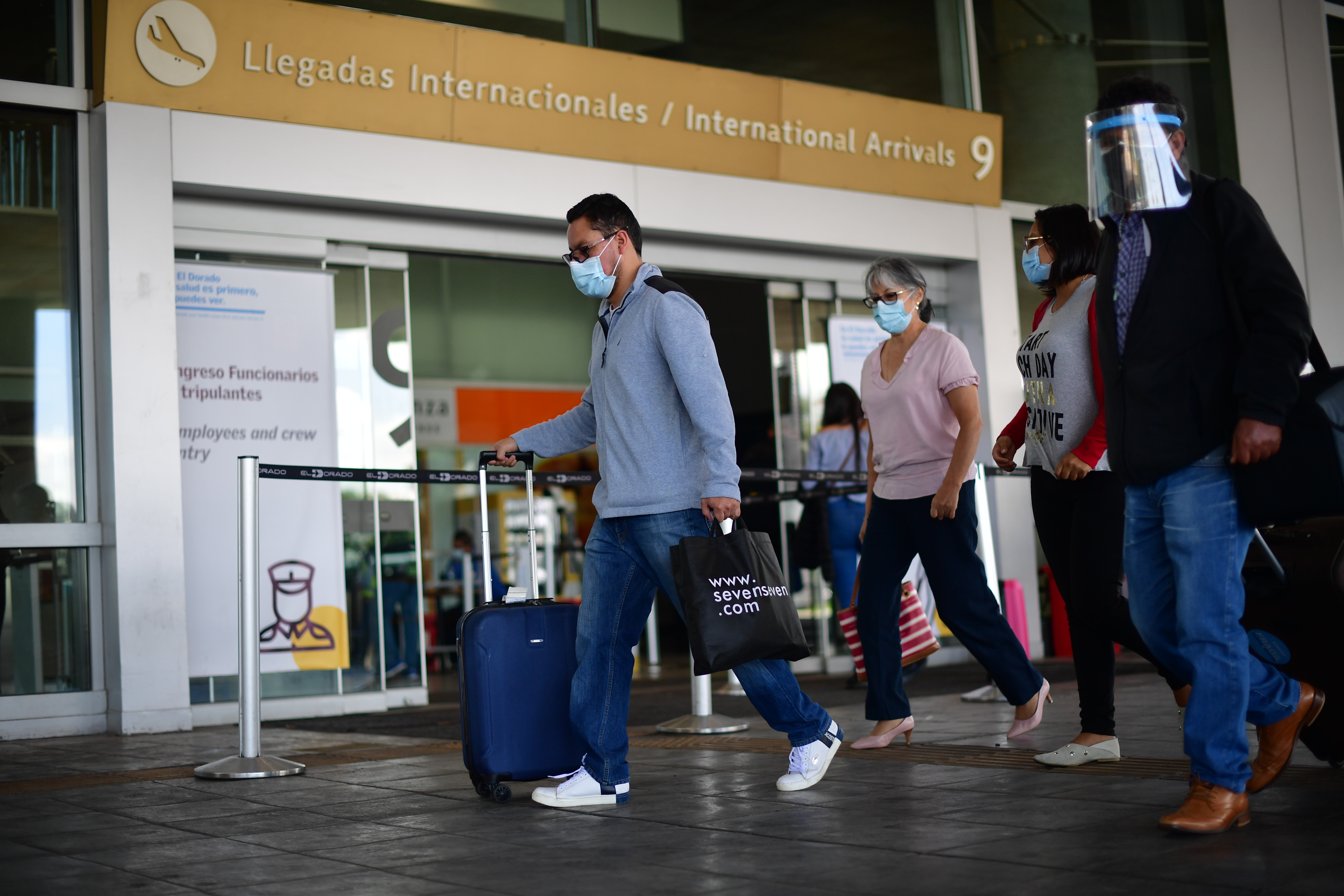 Llegada y salida de pasajeros de esta terminal aérea, durante el segundo pico de la pandemia del Covid-19.