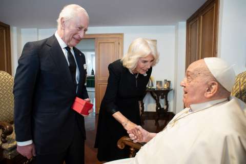 El rey Carlos III no irá al funeral del papa Francisco. Esta es la poderosa razón