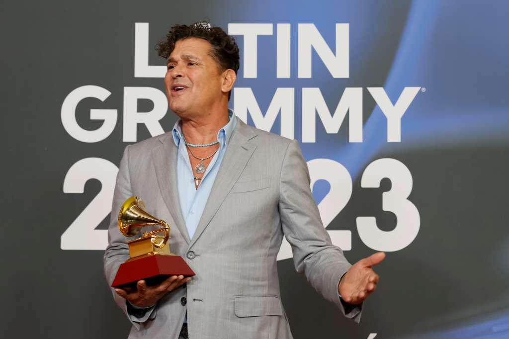 SEVILLA. 16/11/2023.- Carlos Vives, nominado a Mejor Álbum del año y Mejor álbum de vallenato, posa para los fotógrafos en la alfombra roja de la gala anual de los Latin Grammy, este jueves en Sevilla. EFE/José Manuel Vidal