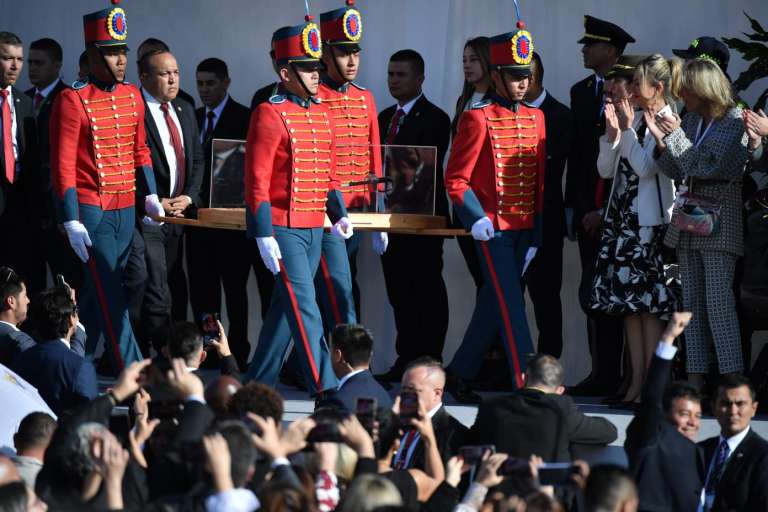 El Batallón Guardia Presidencial fue el encargado de trasladar la espada de Bolívar al escenario en donde Petro realizó su discurso.