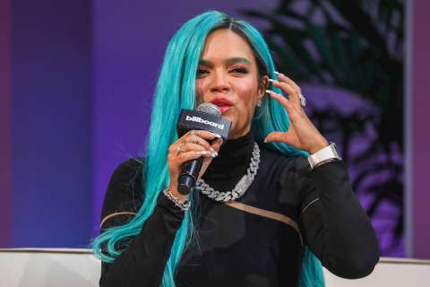 Karol G debutará como actriz en serie de Netflix junto a Sofía Vergara