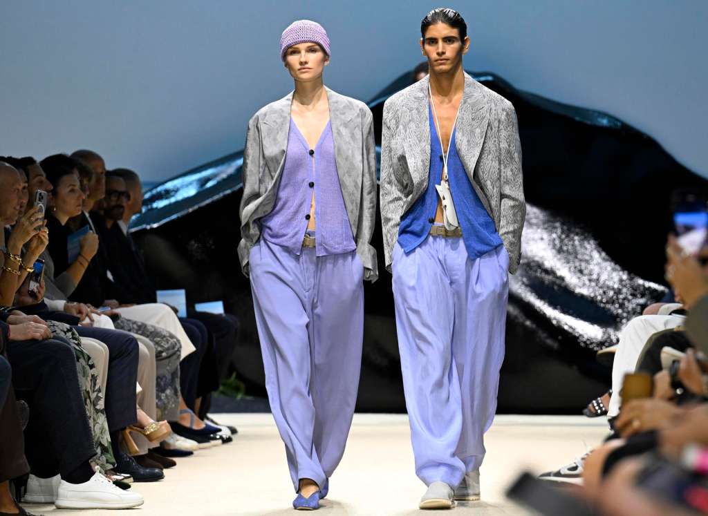 Milan (Italy), 23/06/2025.- Models present creations from the Men's Spring-Summer 2026 collection by Italian fashion designer Giorgio Armani during the Milan Fashion Week, in Milan, Italy, 23 June 2025 (Moda, Italia) EFE/EPA/DANIEL DAL ZENNARO