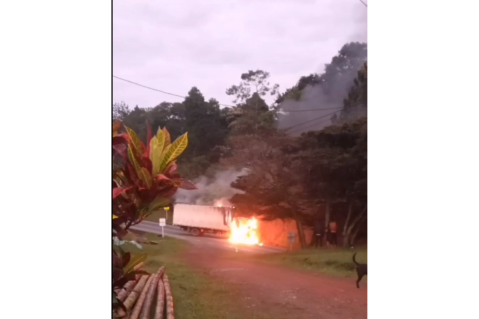 Incineran vehículo en la vía Panamericana entre Popayán y Cali