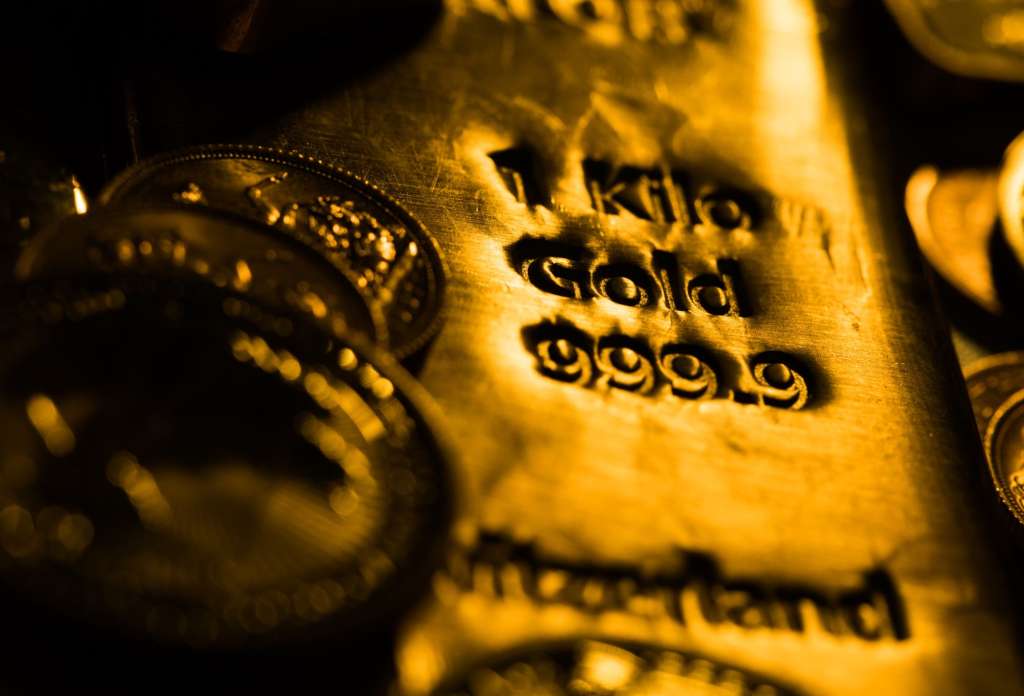 El precio del oro se cae y la economía de Estados Unidos comienza a desacelerar.
