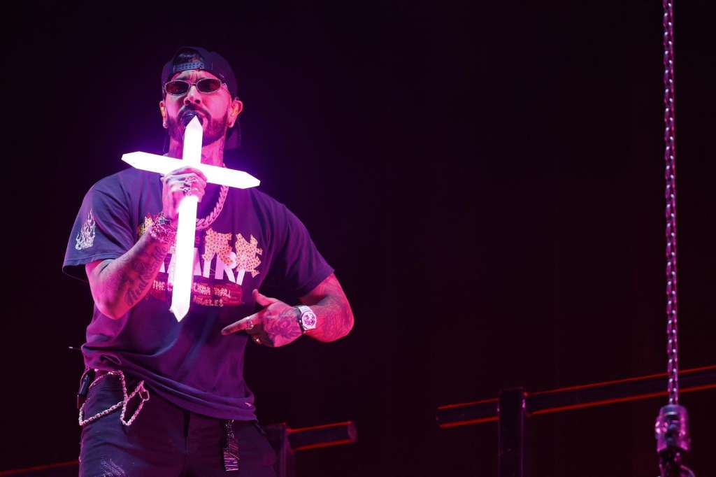 MEX9138. CIUDAD DE MÉXICO (MÉXICO), 03/08/2025.- El puertorriqueño Anuel AA canta durante un concierto de su gira 'Real hasta la muerte 2' este sábado, en Ciudad de México (México). EFE/ Sáshenka Gutiérrez