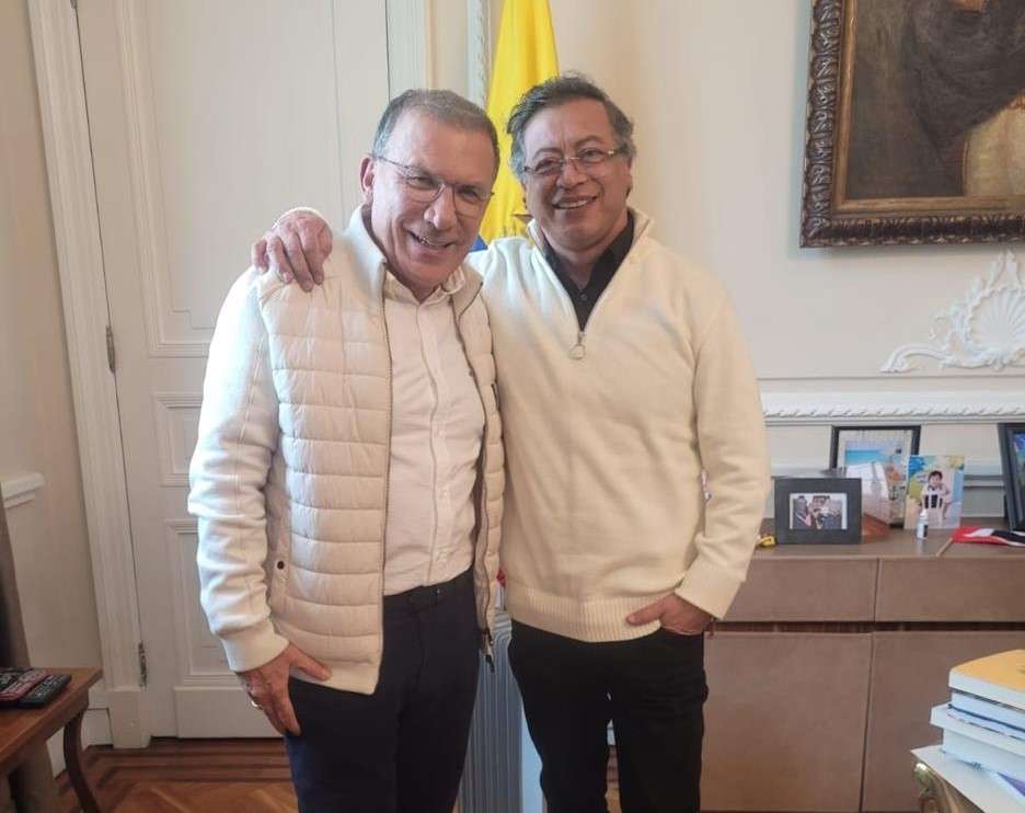 Exembajador Roy Barreras y presidente Gustavo Petro.